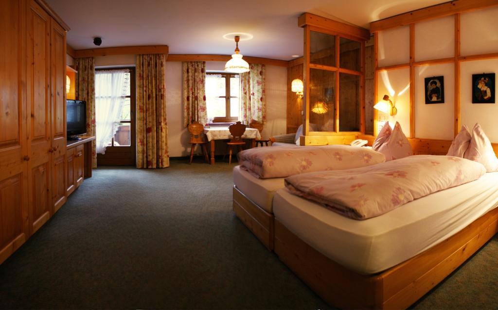 Hotel-Gasthof "Zur Muehle" Kaprun Oda fotoğraf