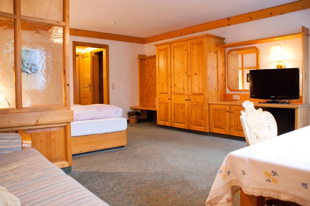 Hotel-Gasthof "Zur Muehle" Kaprun Oda fotoğraf